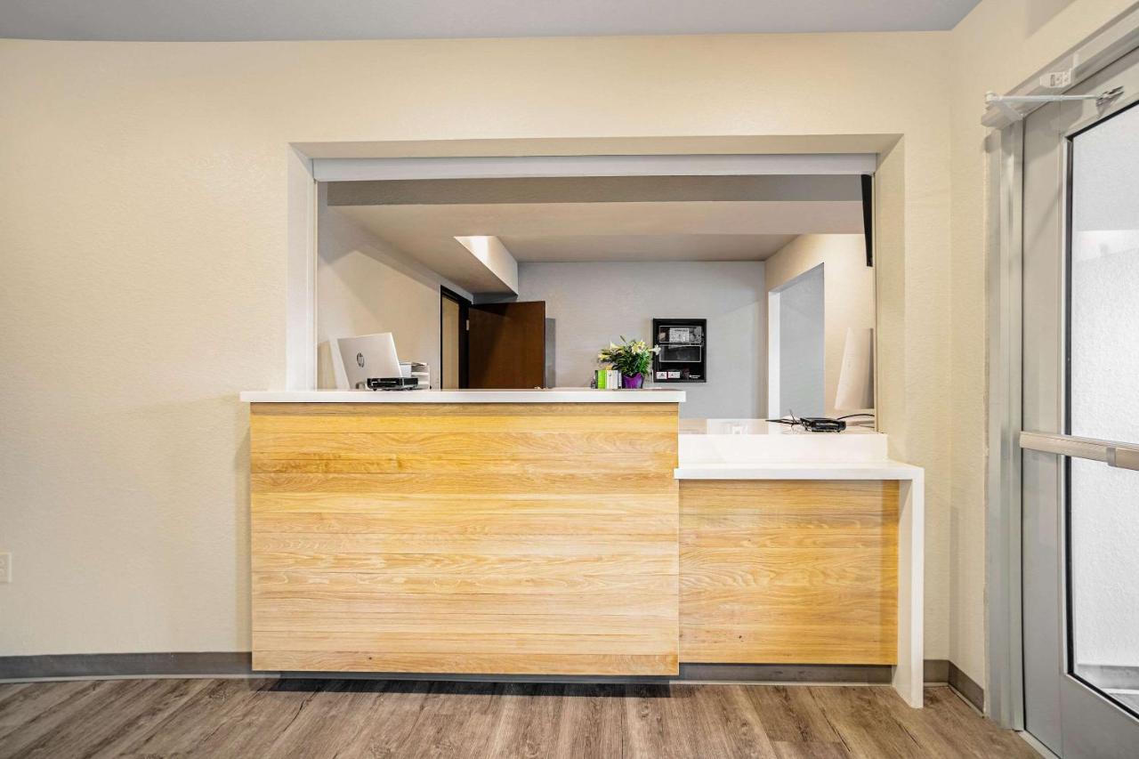 Woodspring Suites Naples Golden Gate Esterno foto