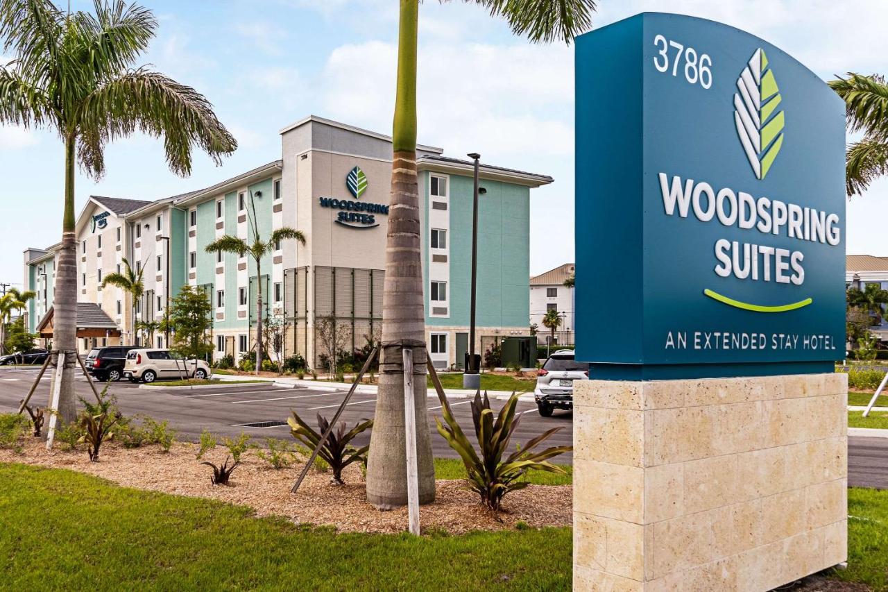 Woodspring Suites Naples Golden Gate Esterno foto