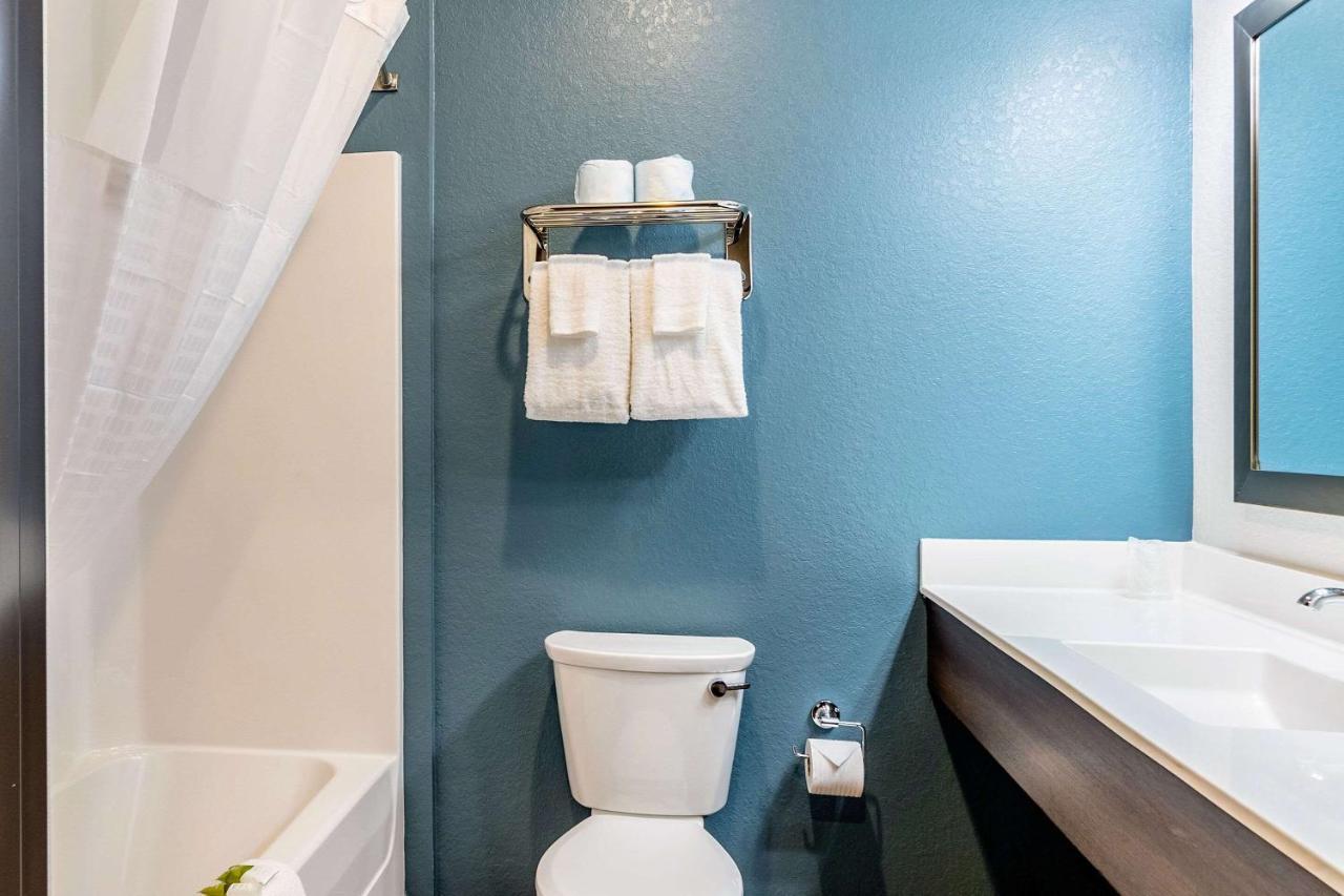 Woodspring Suites Naples Golden Gate Esterno foto