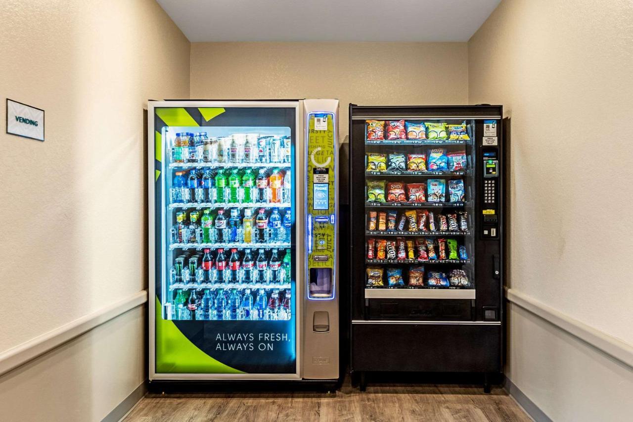 Woodspring Suites Naples Golden Gate Esterno foto