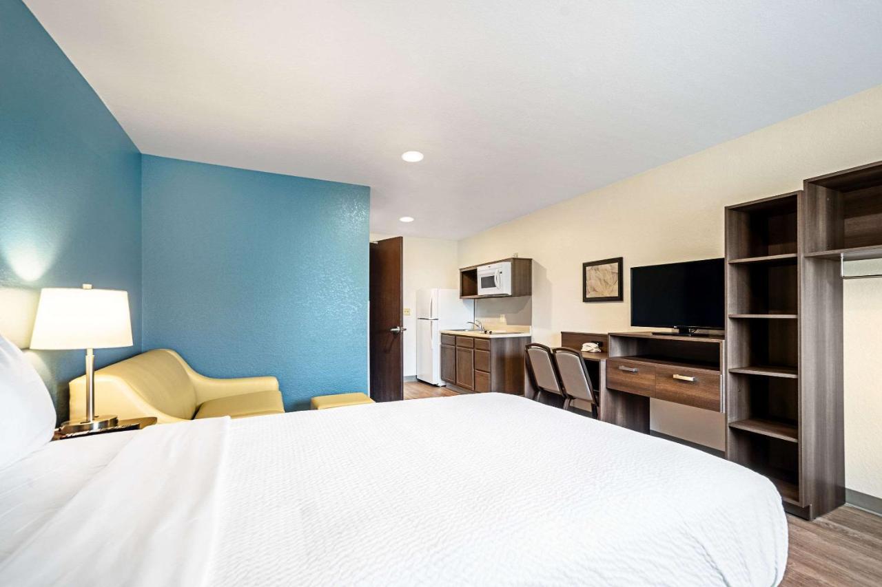 Woodspring Suites Naples Golden Gate Esterno foto