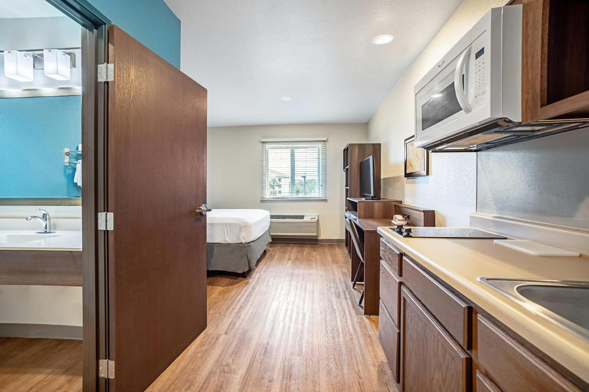 Woodspring Suites Naples Golden Gate Esterno foto