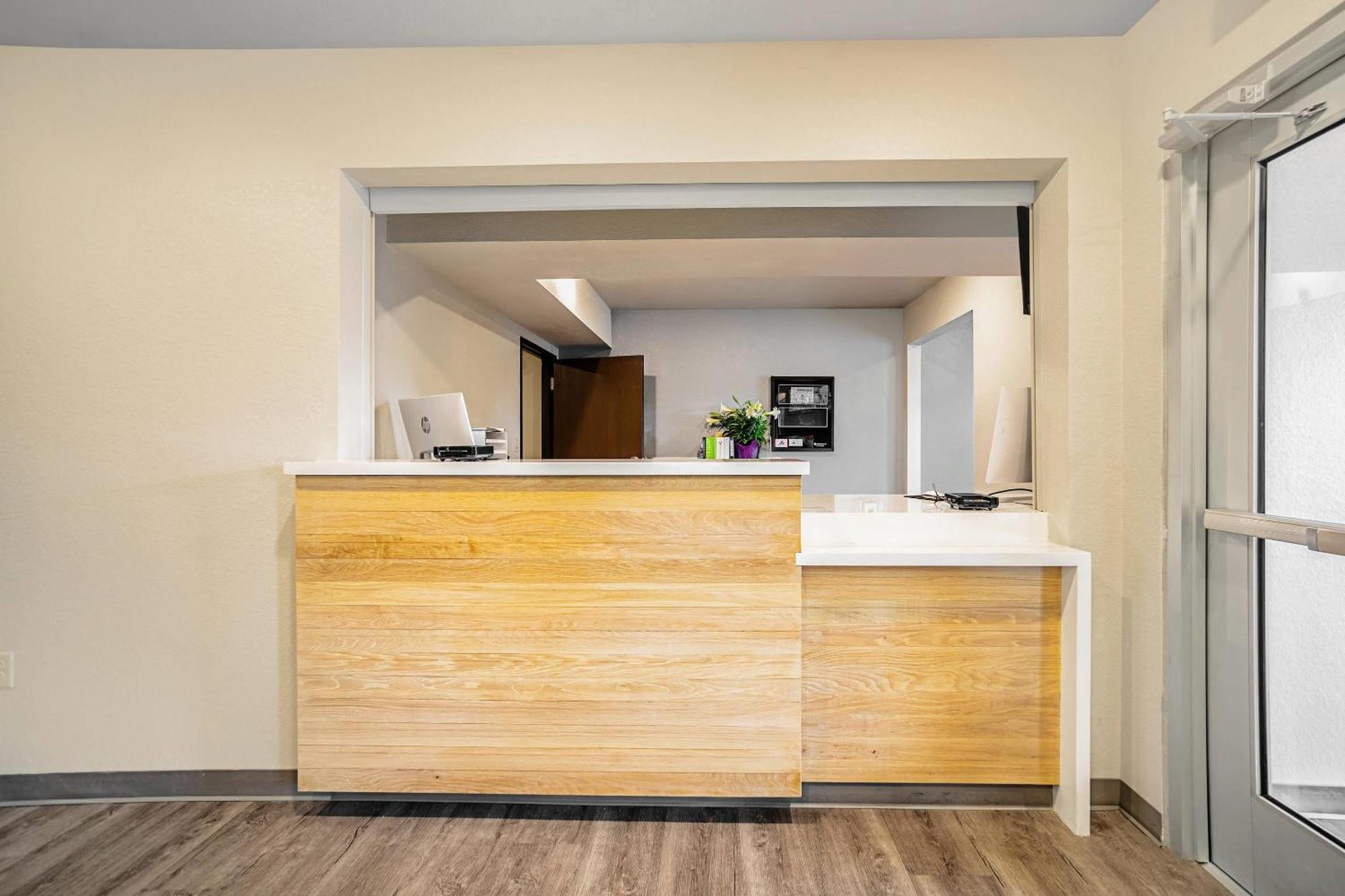 Woodspring Suites Naples Golden Gate Esterno foto