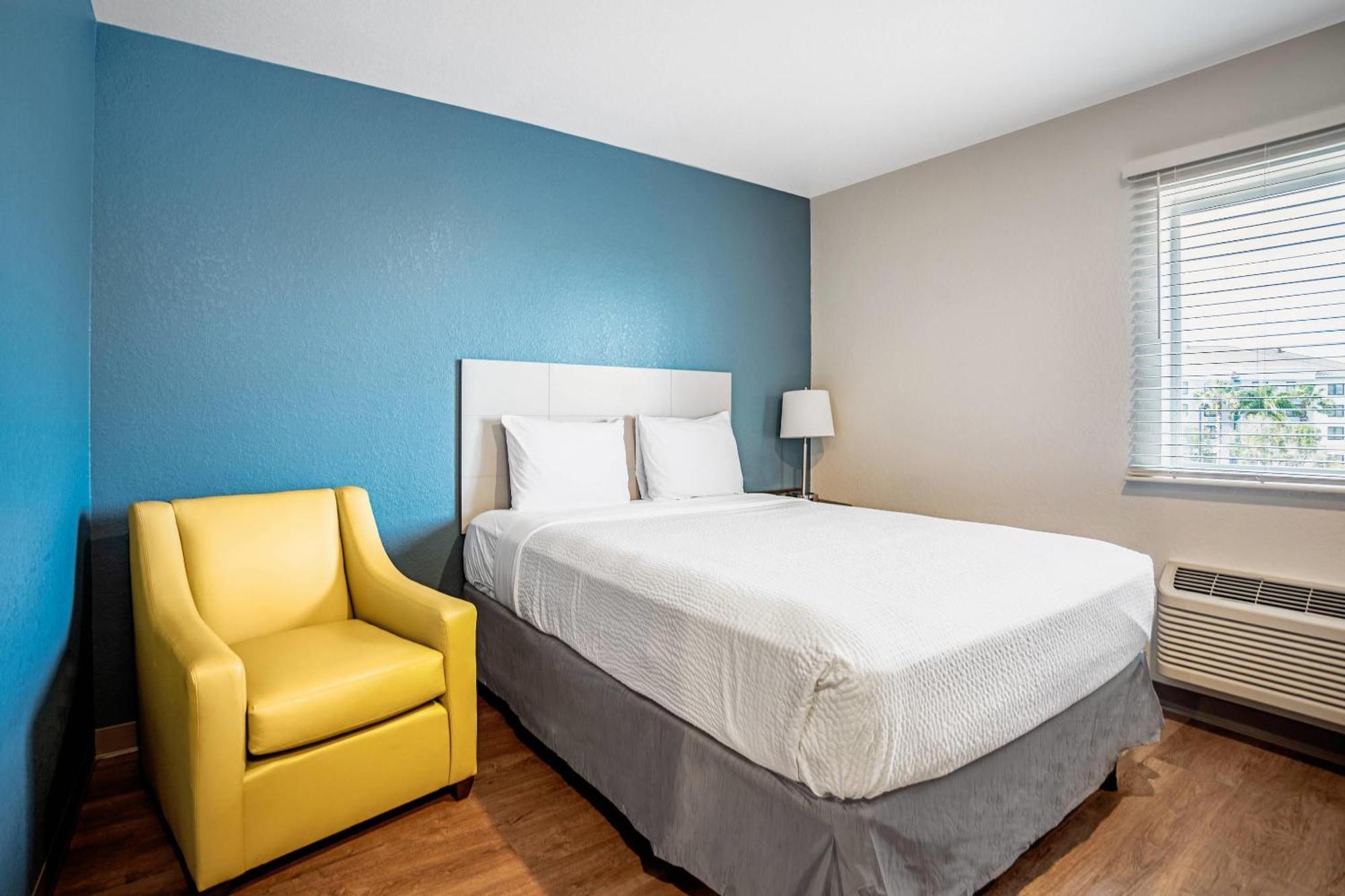 Woodspring Suites Naples Golden Gate Esterno foto