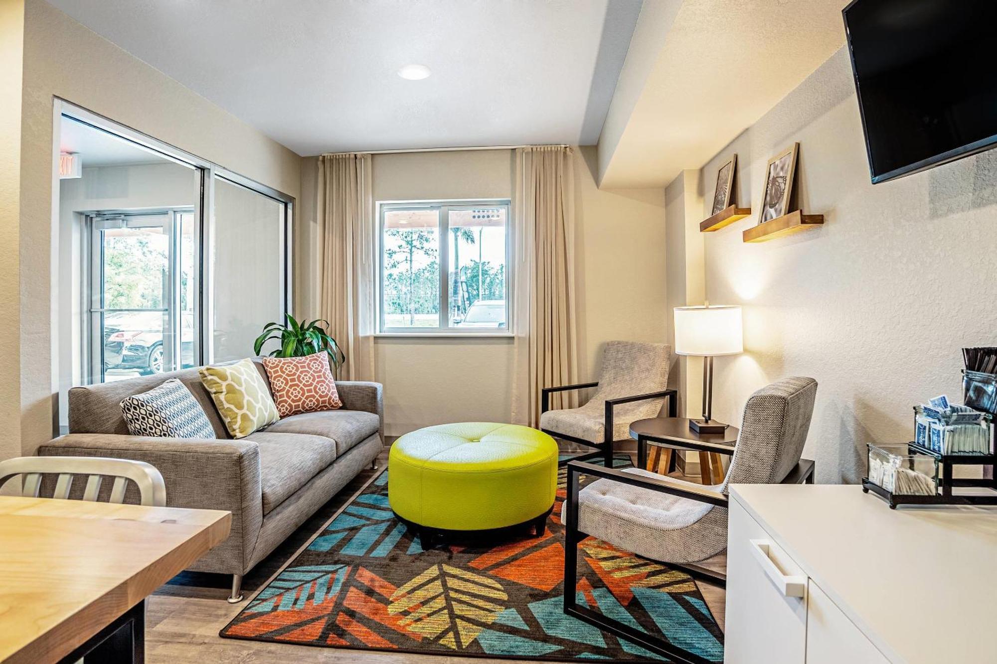 Woodspring Suites Naples Golden Gate Esterno foto